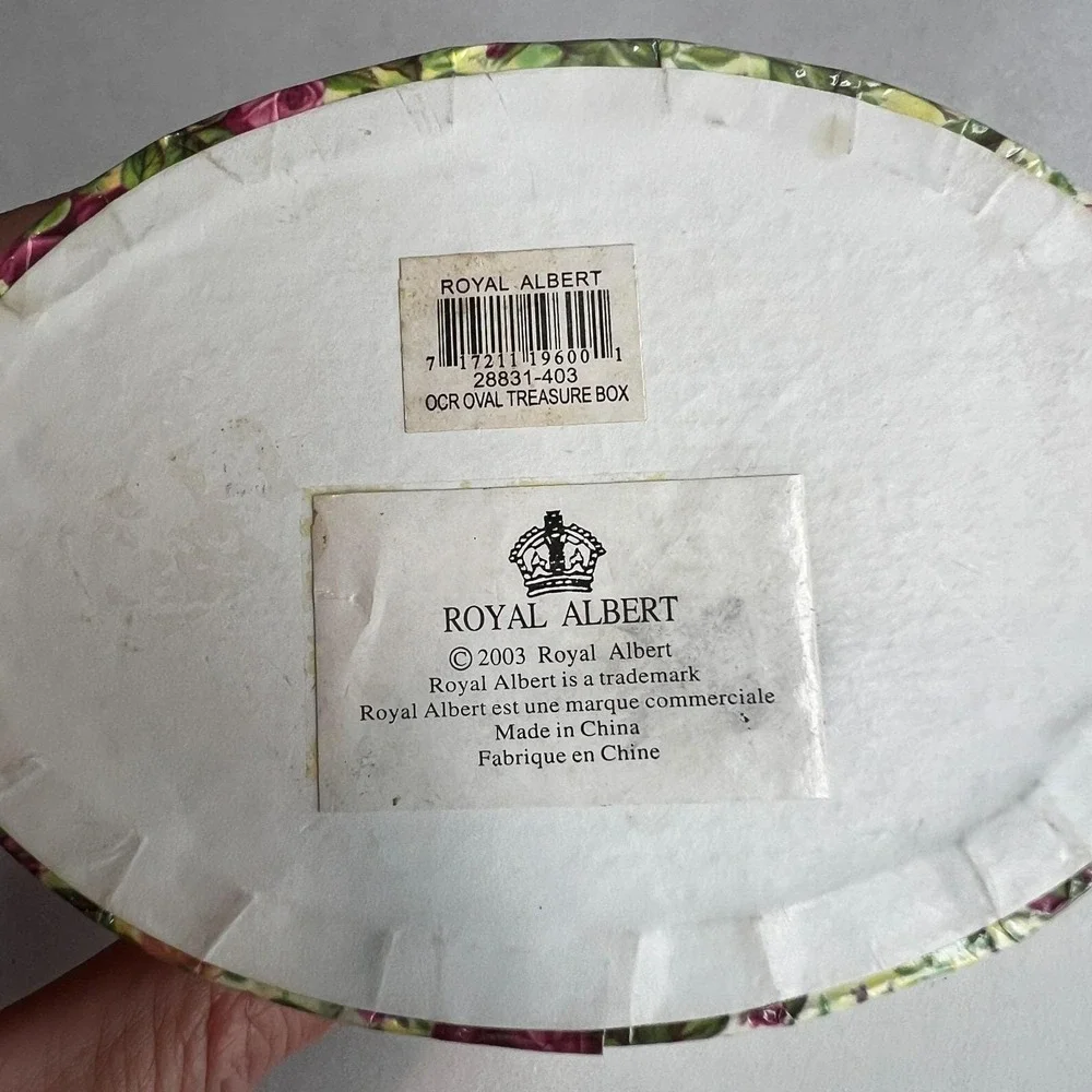 Royal‎ Albert Old Country Roses Trinket Box Oval Original Box 2003